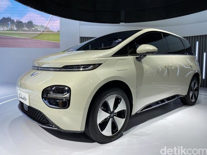 Wuling Cloud EV Debuts in Indonesia: Innovative Design and Ultimate Comfort