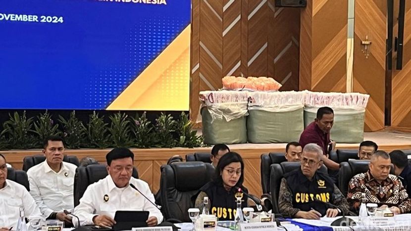 Pemerintah Indonesia Menindak Barang Impor Ilegal Senilai Rp490 Miliar dalam Seminggu